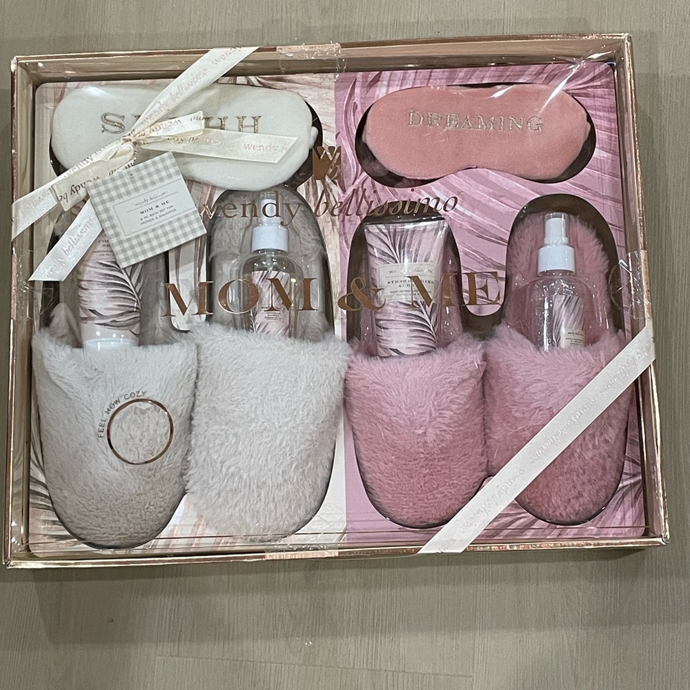Wendy Bellissimo Pink and Cream Bath Set